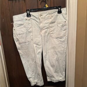 Women’s Cream Size 16 Capris